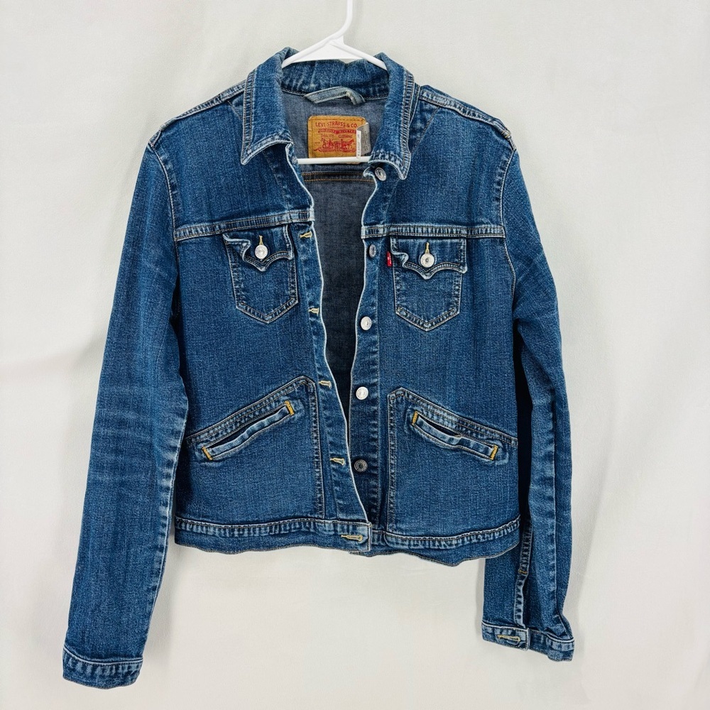 Levi’s Women’s Trucker Denim Jean Jacket Medium Wash Button Front Size Small